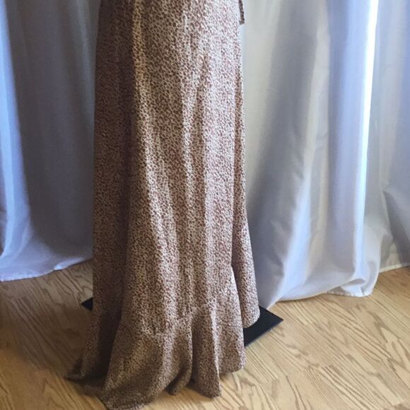 NWOT lightweight wrap style dress in size Med by PRETTY GARDEN - Picture 6 of 14